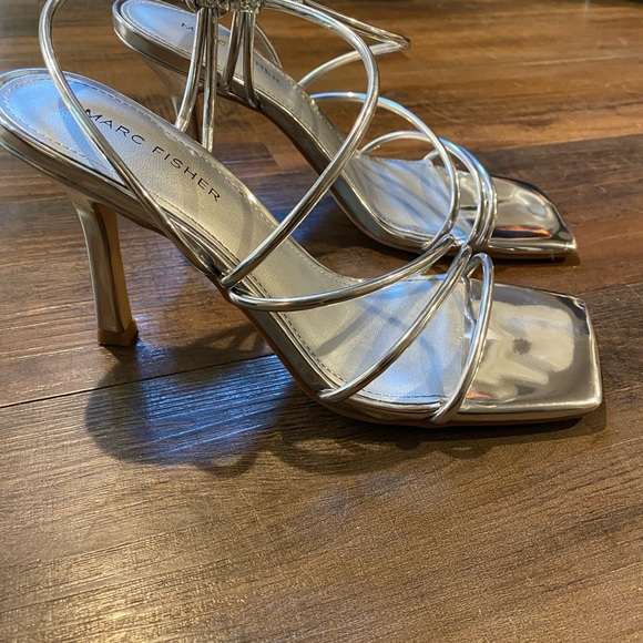 Marc Fisher 4inch heels size 7 - Picture 2 of 3